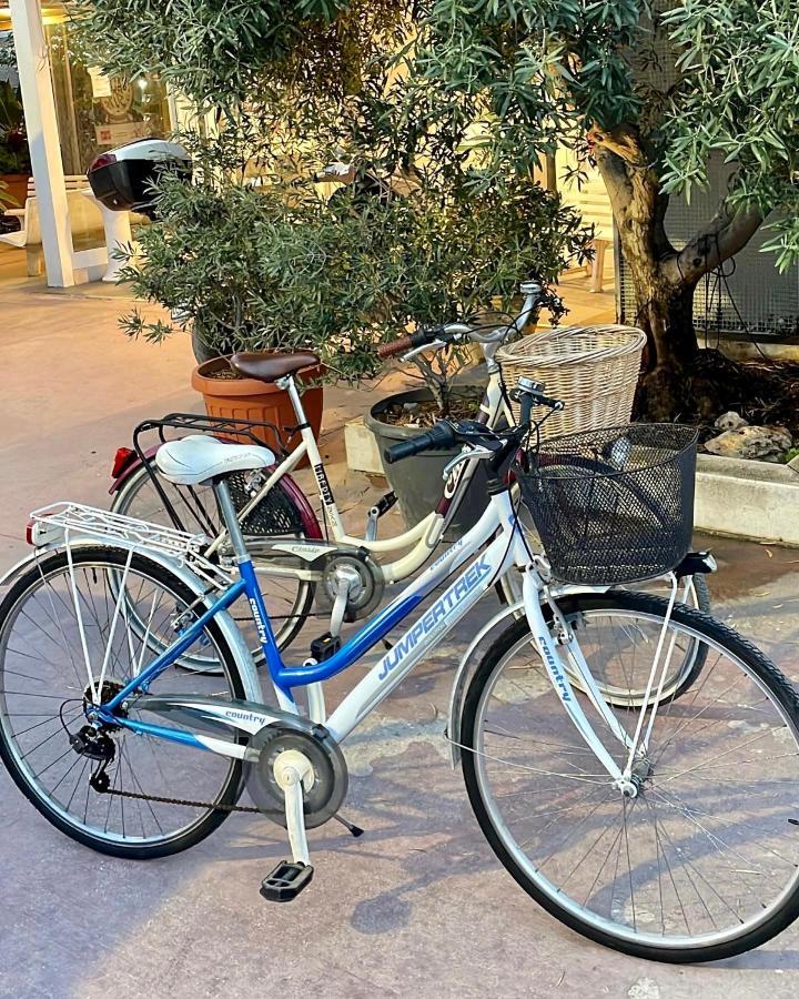 I Colori della Puglia Rooms Trani Esterno foto